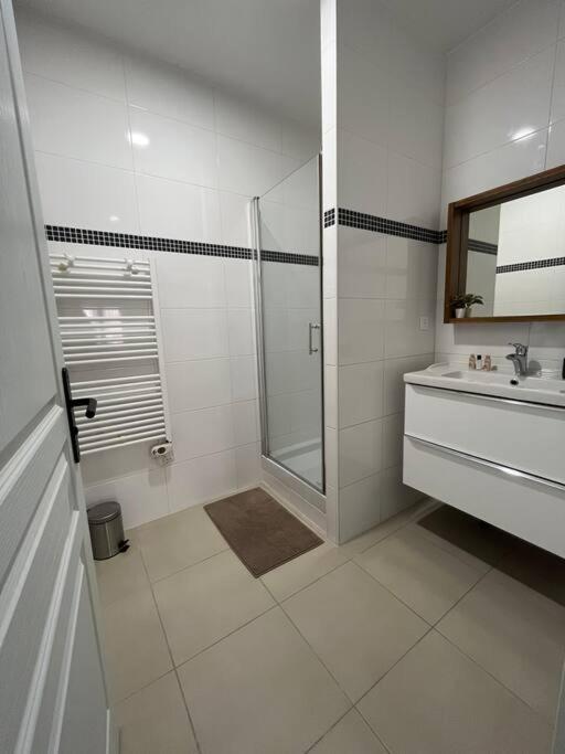 Bel Appartement A 15 Min De Lyon Saint-Fons Luaran gambar